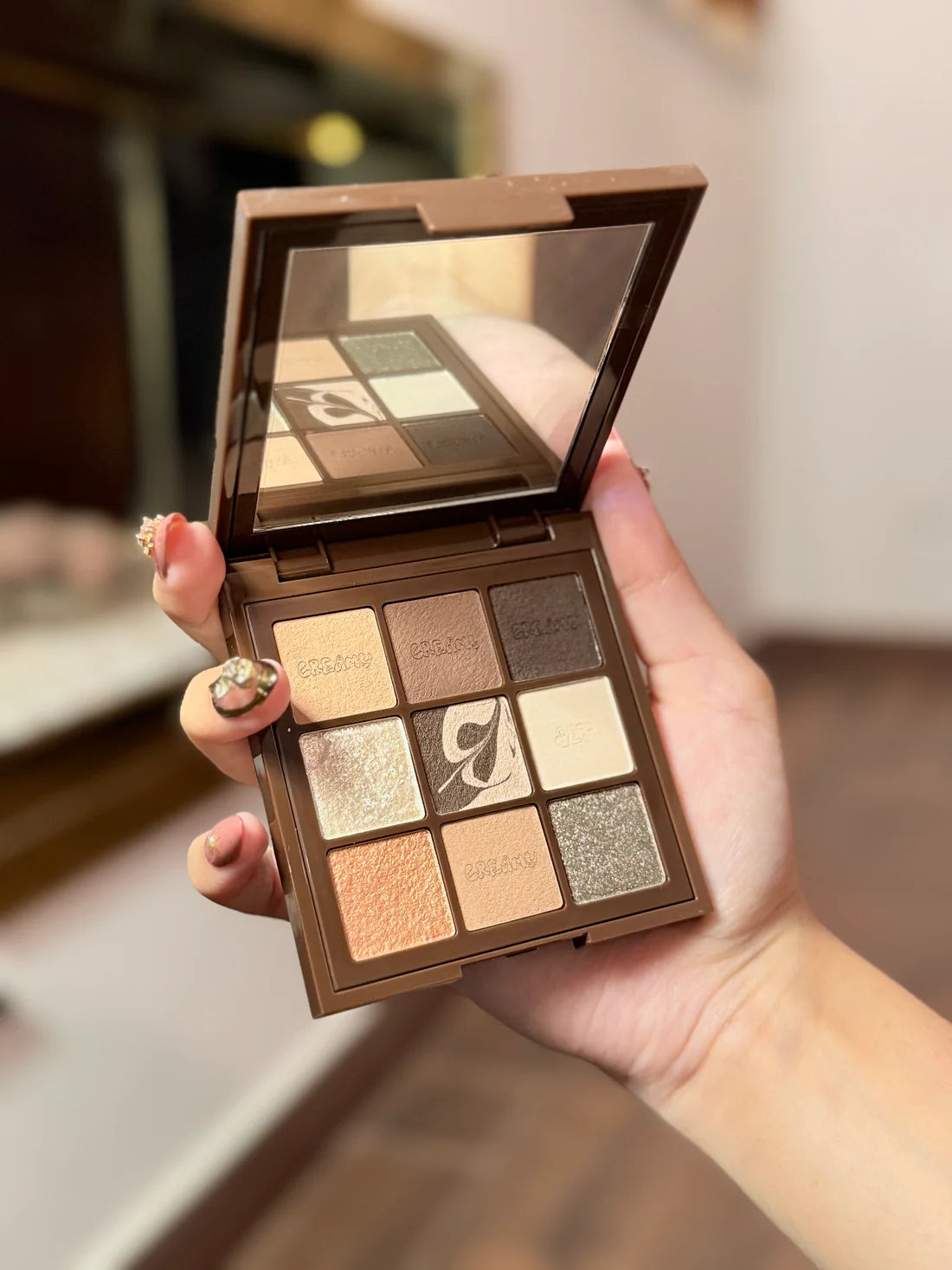 HUDA BEAUTY Creamy Obsessions Eyeshadow Palette