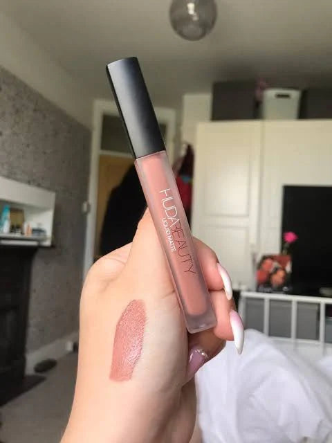 HUDA BEAUTY Liquid Matte Ultra-Comfort Transfer-proof Lipstick